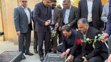 وزیر صمت به مقام شامخ شهدای سنندج ادای احترام کرد